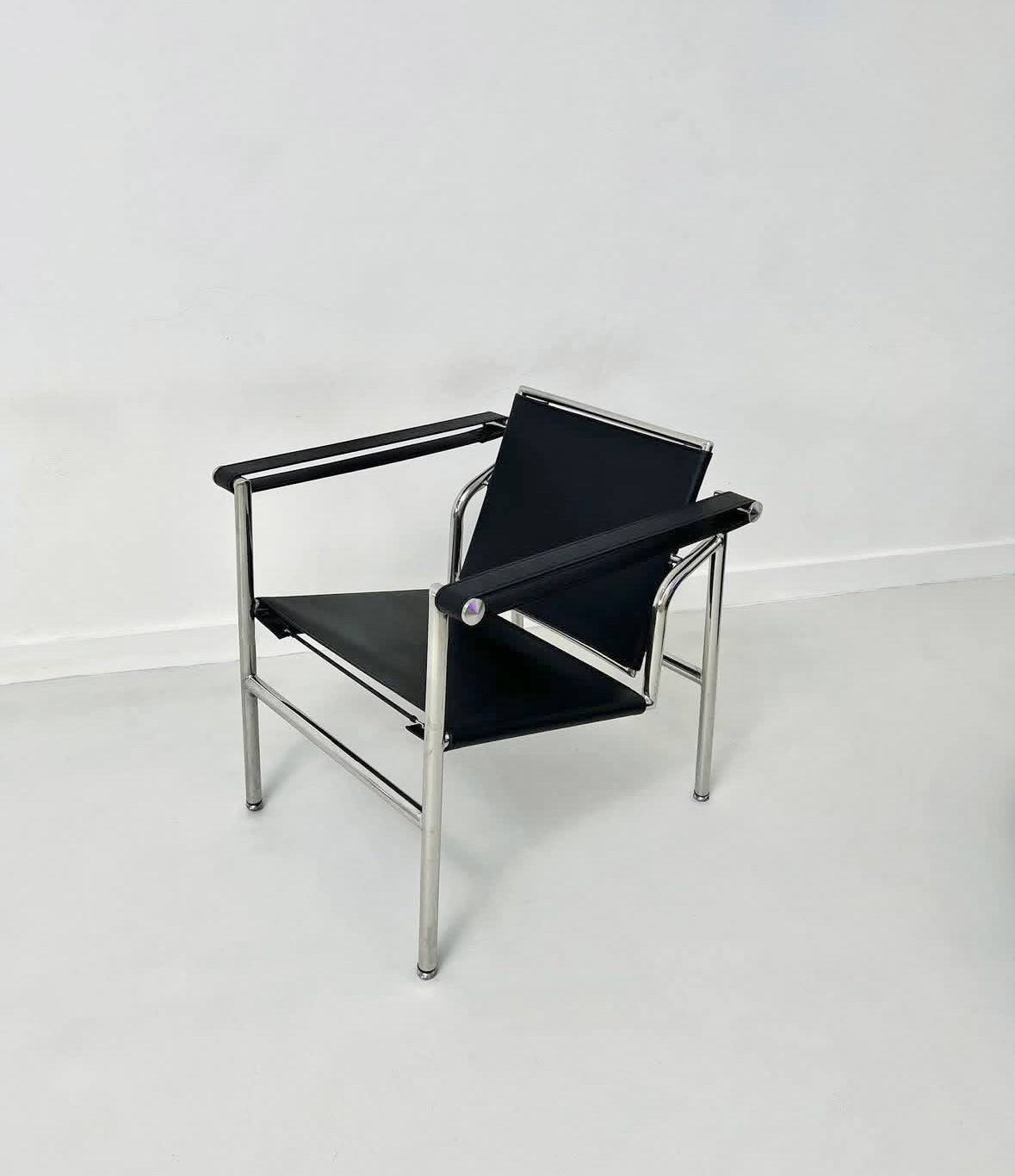 LC1 Basculant Sling Chair