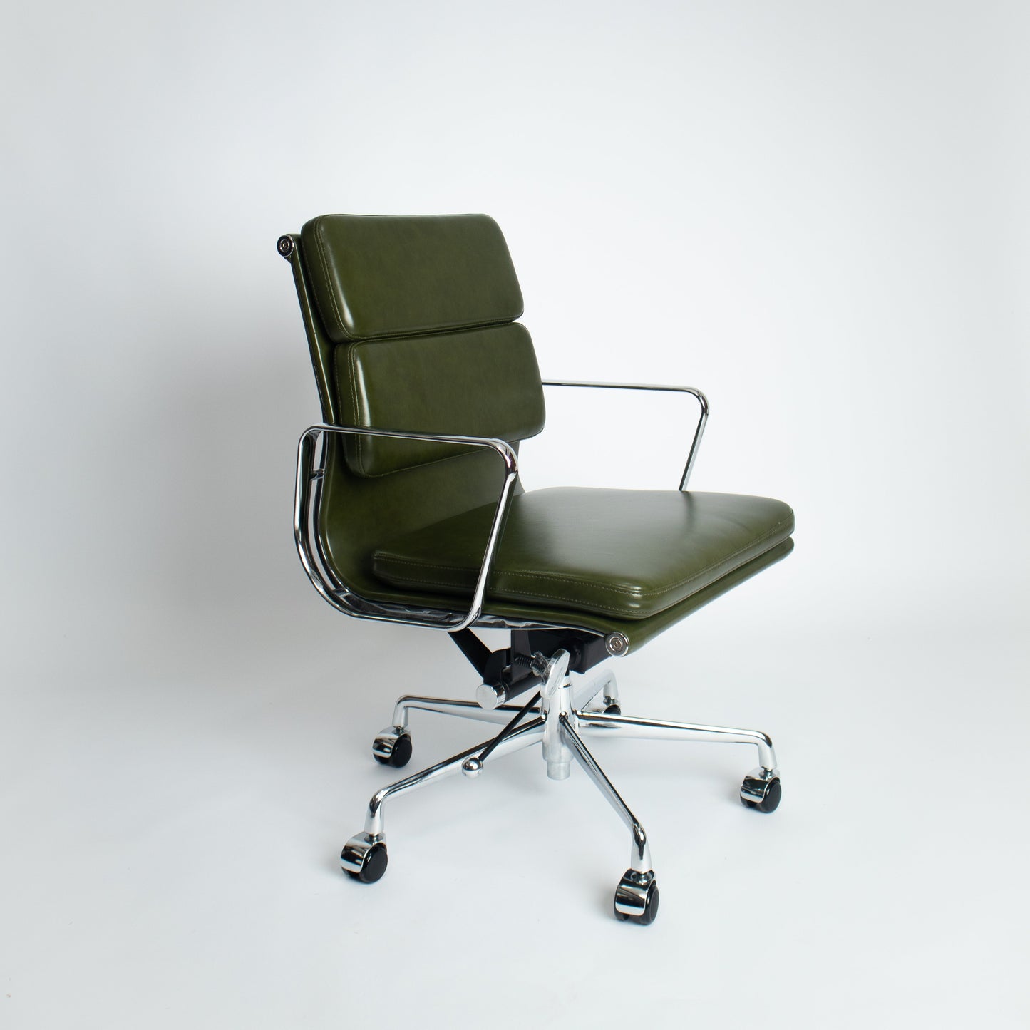 Eames Soft Pad Office Chair