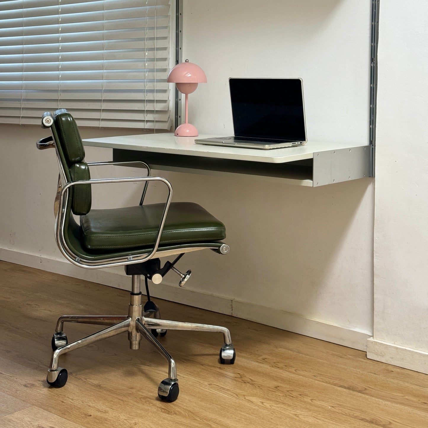 Eames Soft Pad Office Chair
