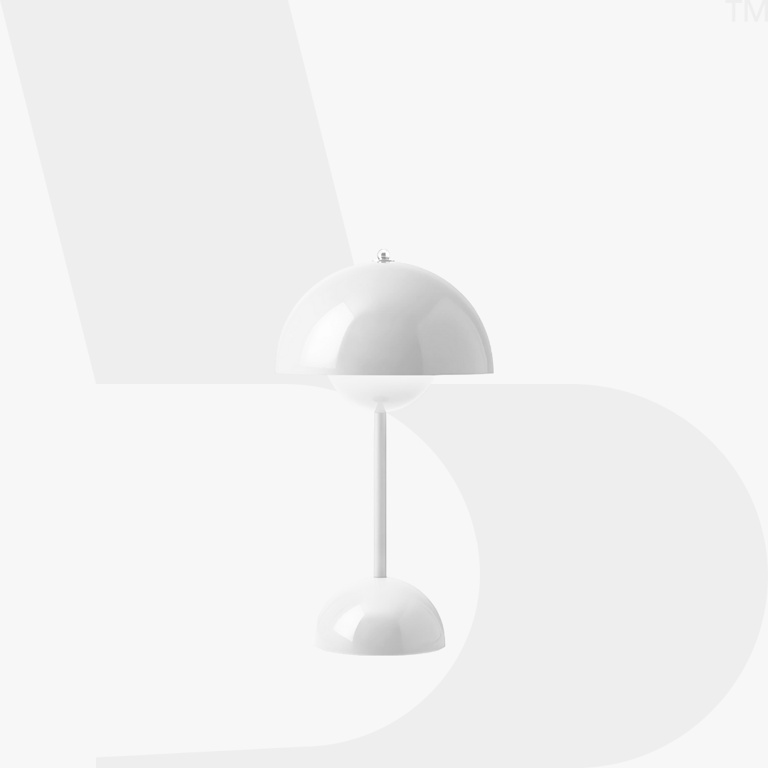 VP9 Table Lamp