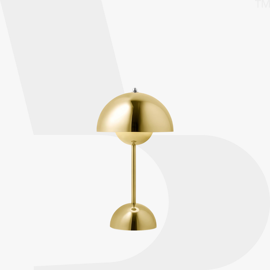 VP9 Table Lamp